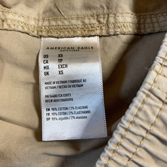 American Eagle Elastic Waist Shorts Casual
Mens XS - Picture 4 of 6